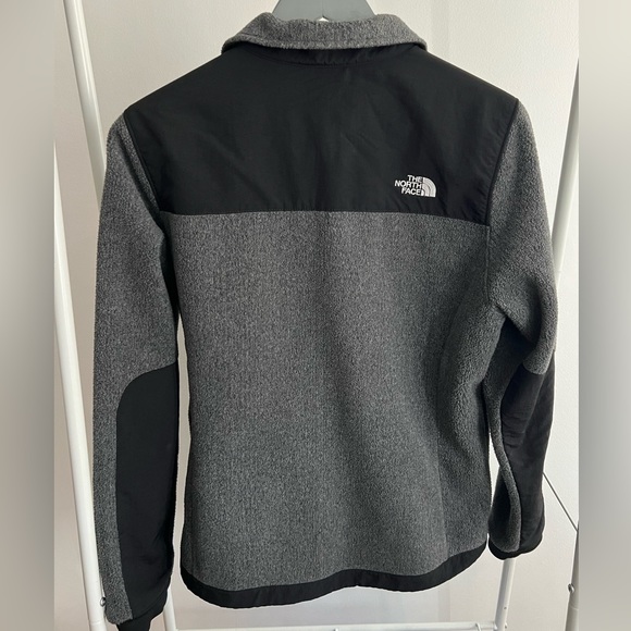 Women North Face Jacket ❄️ - Picture 2 of 3